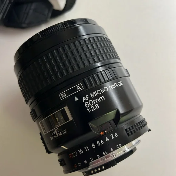 Nikon D70Nikor 60mm AF Micro 1:2.8 Lens Case
